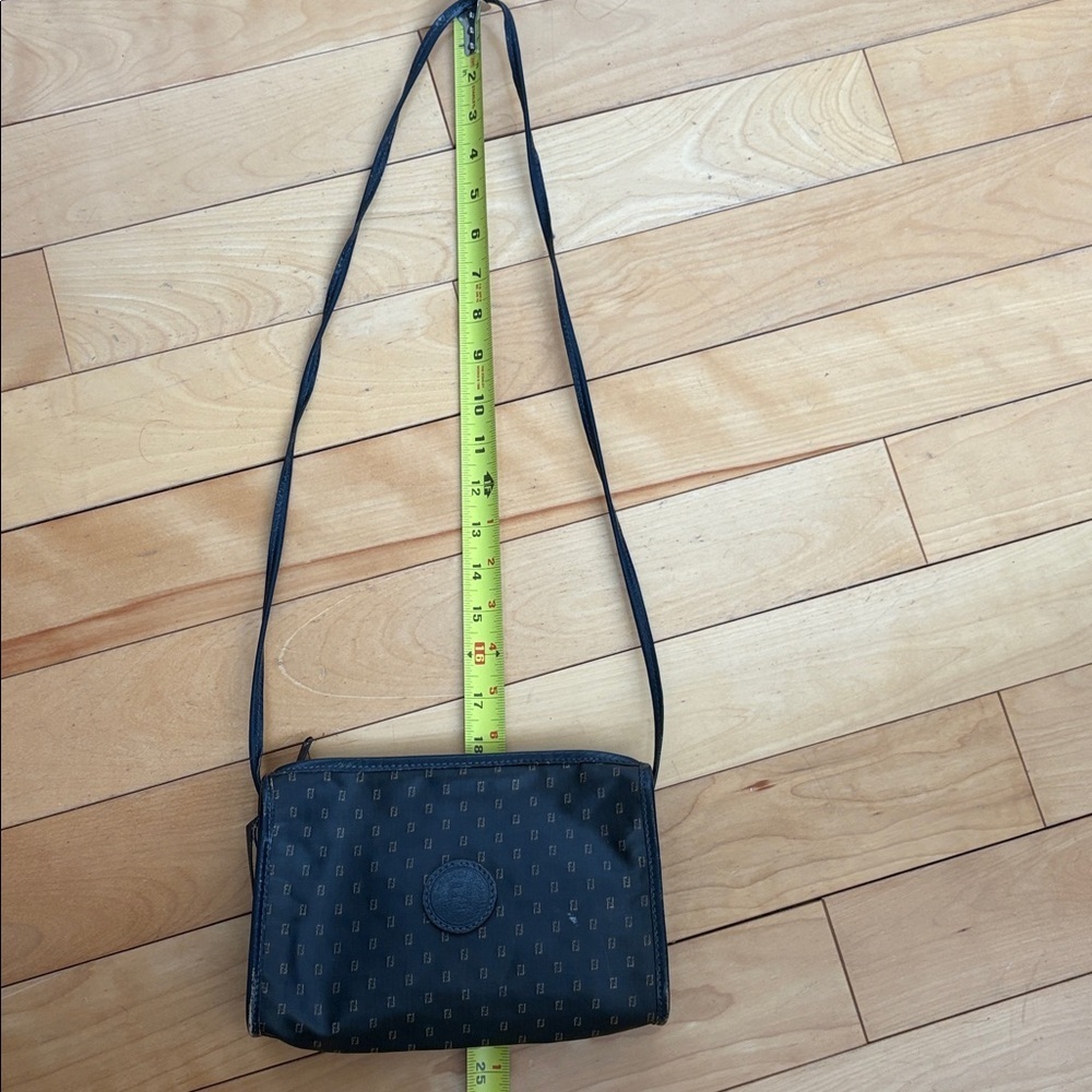 VINTAGE FENDI 80’s crossbody! - Picture 15 of 15